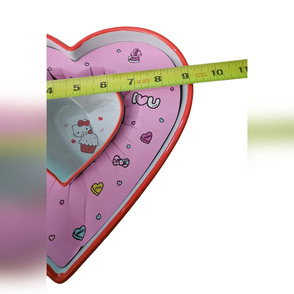 Hello Kitty - NEW Lot Of 2 Heart-Shaped Bakeware & Ramekin Oven Safe Valentines